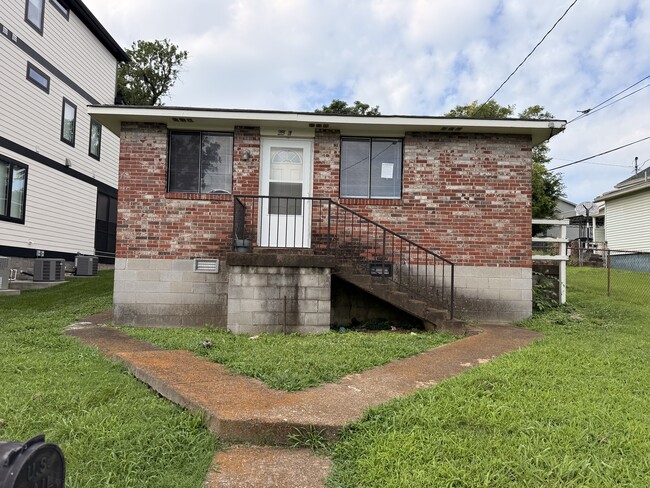 Building Photo - 25 N Hill St Unit A