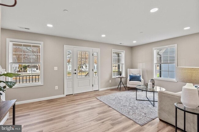 Photo - 22802 Lawrence Ave