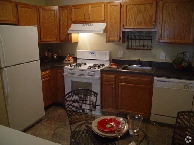 Traditional Collection Kitchen - The Club at Main Street