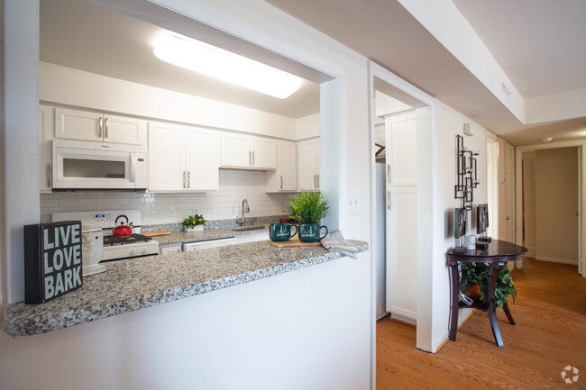 Cocina/sala de estar - Mariner's Cove Apartment Homes