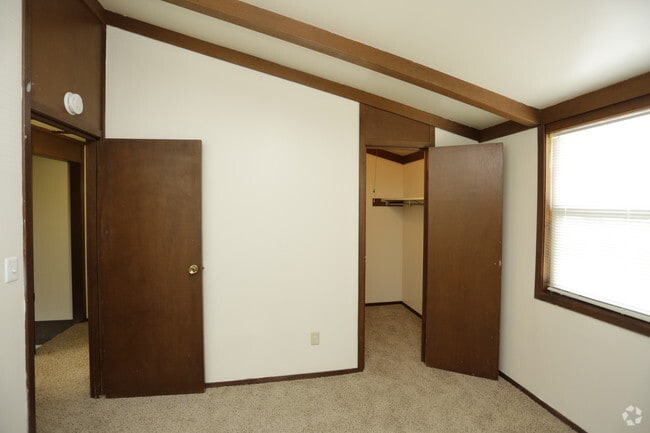 2BR, 1BA - 1305 SF