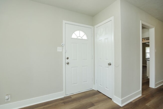 Photo - 631 Edgebrook Dr