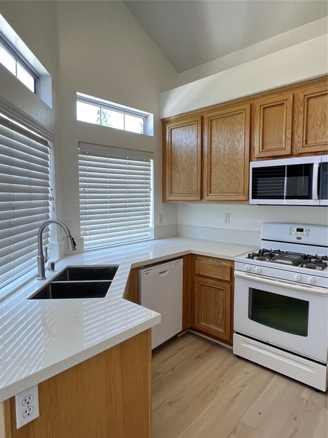 Photo - 6 Mansera Pl