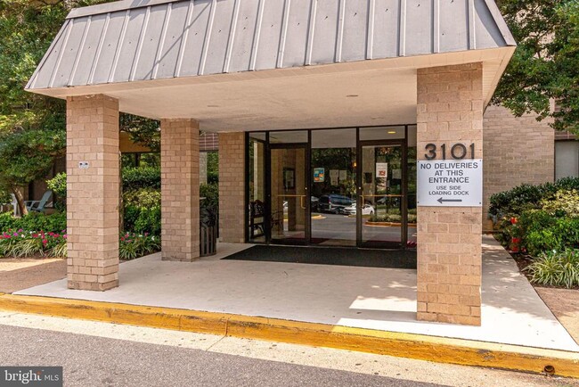 Building Photo - 3101 S Manchester St Unit 512