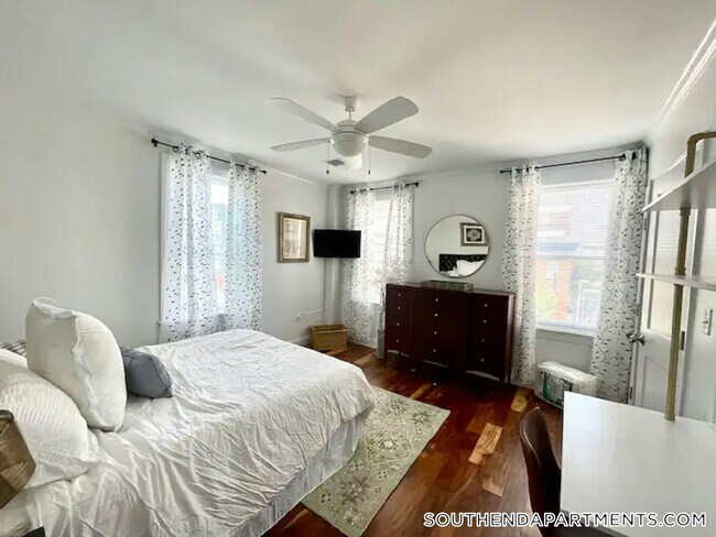 Photo - 1008 Tremont St Unit 5