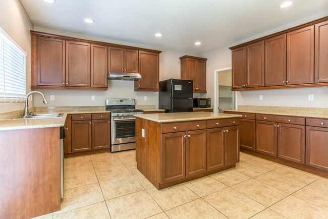 Photo - 9657 Bouncing Ball St