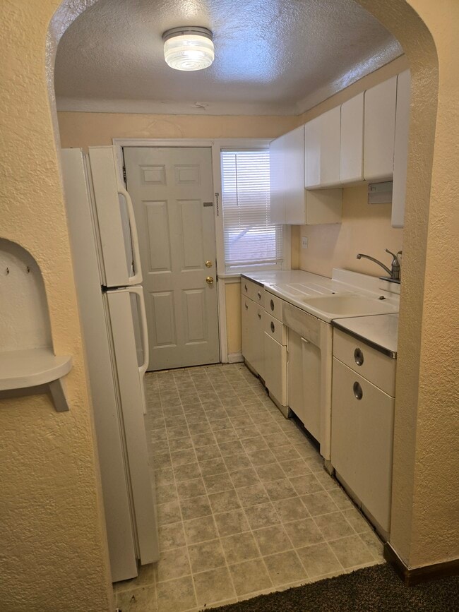 945 E Lander St Unit 2
