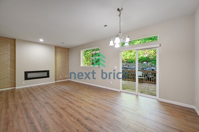 Photo - "Spacious 4-Bed Townhouse Retreat: 3.5 Baths & 2400 sq ft of Comfort in Auburn, WA!"