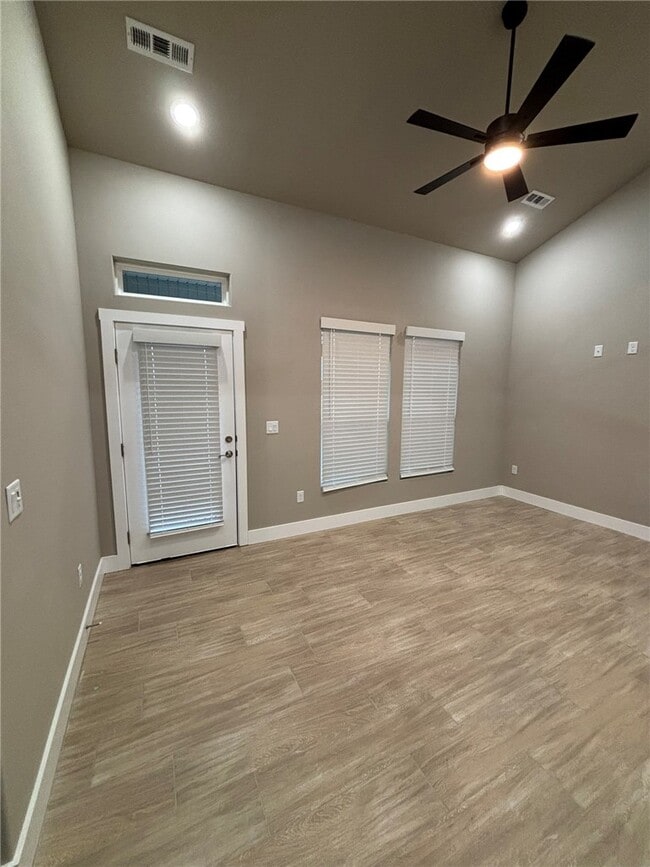 Photo - 470 Azurite Rd