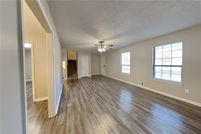 Photo - 4330 Treeline Way