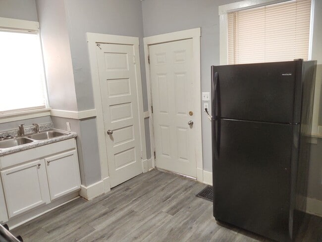 Photo - SW 201/203  E Locust Unit SW 201 E Locust St