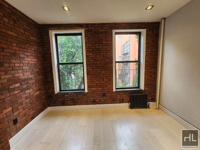Building Photo - Tenth Avenue Rental
