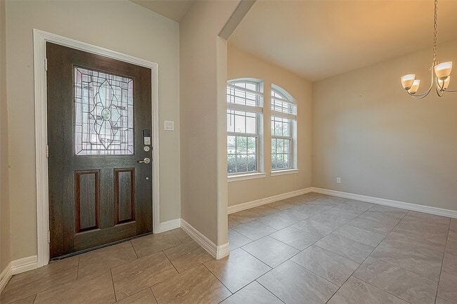 Photo - 223 Sintra Lk Wy