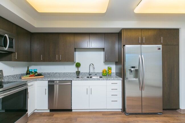 Photo - 988 Halekauwila St