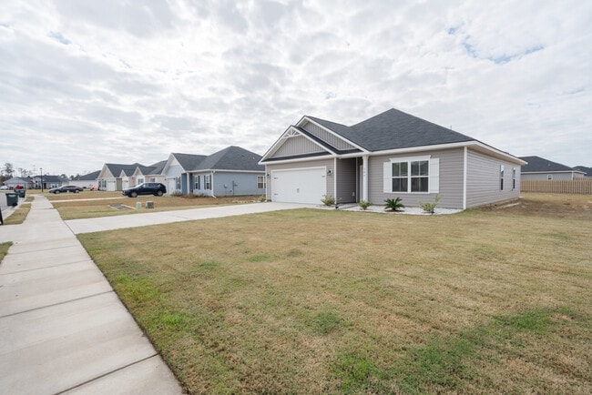 Photo - 380 Mcclelland Lp NE