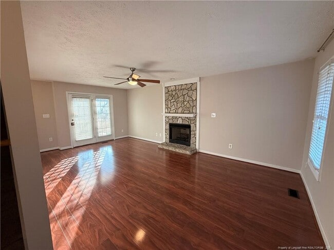 Photo - 2402 Larwood Dr