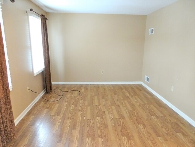 Photo - 137 Village Ct