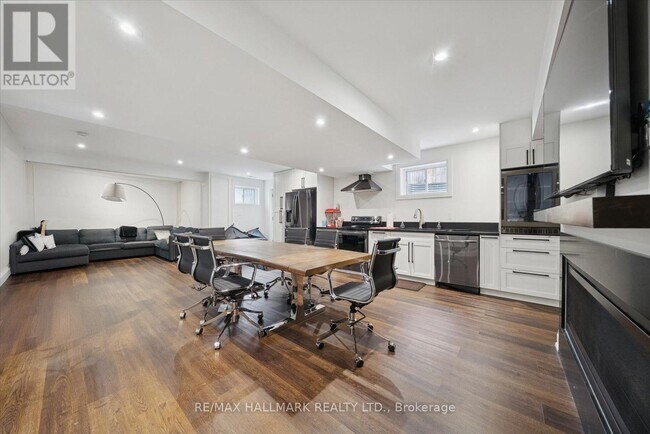 Photo - 312 Main St Unionville