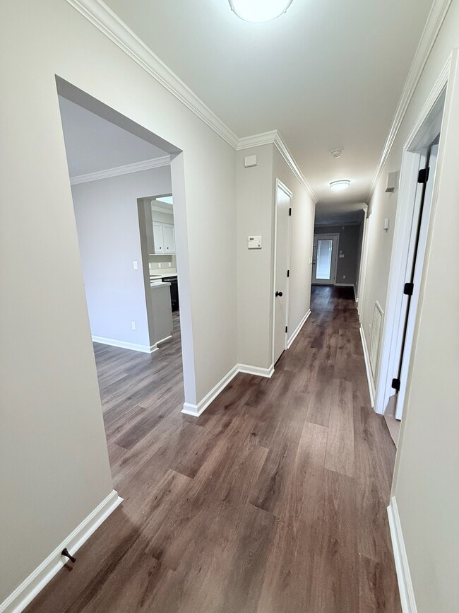 Photo - 1306 Leaside Ln