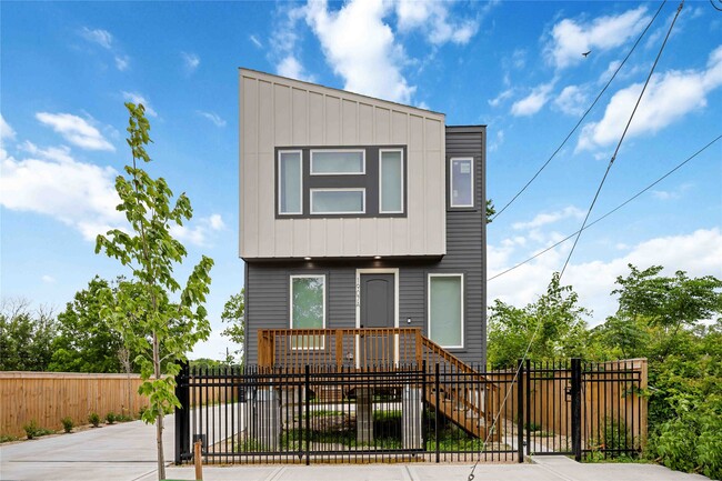 Building Photo - 1907 Hailey St Unit A