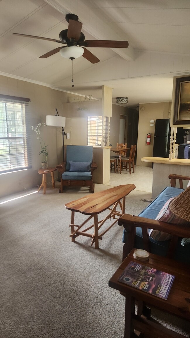 Living Room - 7900 E Northlake Dr