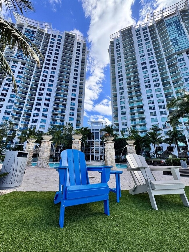 Building Photo - 2681 N Flamingo Rd Unit 2705S