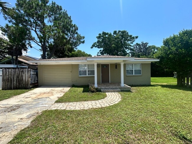 Building Photo - 16238 E Lullwater Dr Rental