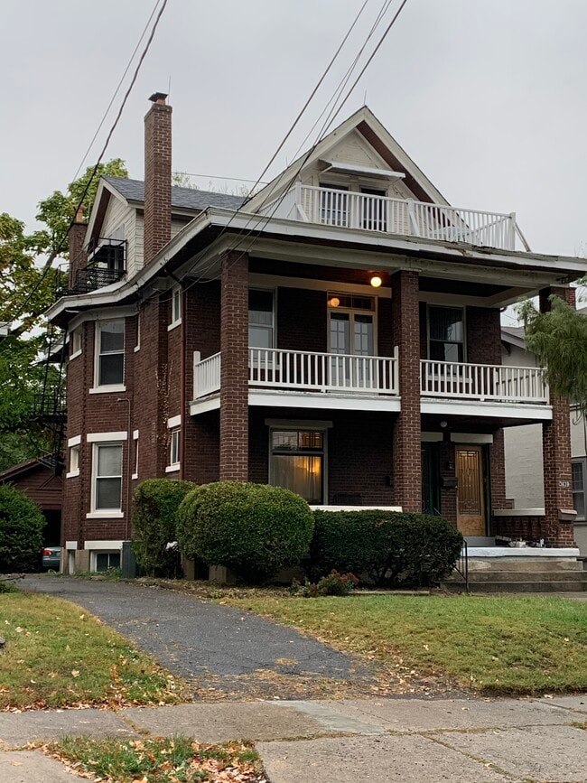 Building Photo - 3639 Amberson Ave Unit 2