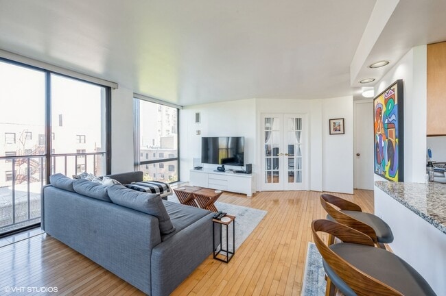 Photo - 345 W Fullerton Pkwy Unit 801