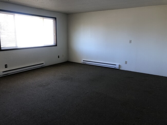 Photo - 255 NW Ann St Unit Upper