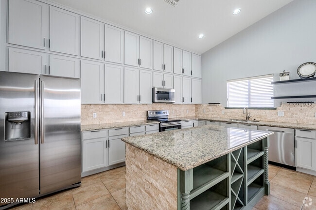 Building Photo - 3121 E Hackamore St Rental