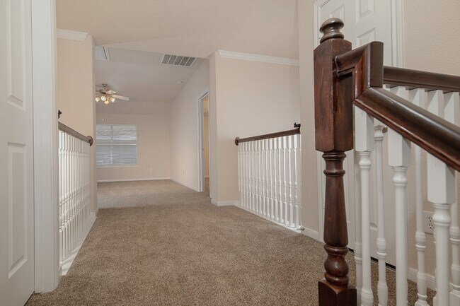 Photo - 47 N Spinning Wheel Cir