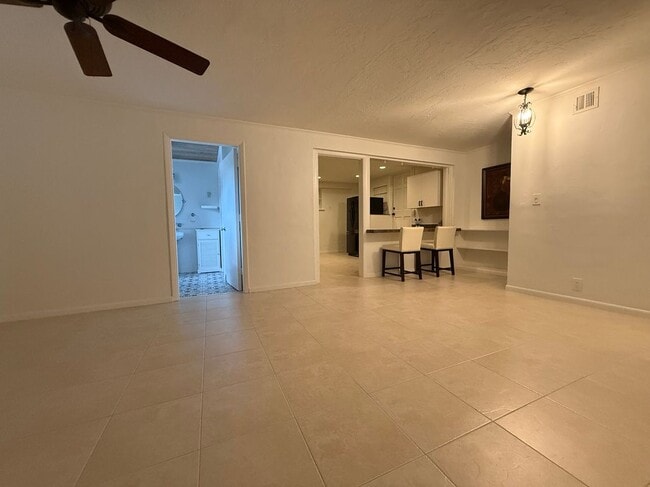 656 Manor Dr Unit 4