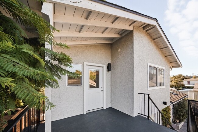 Photo - 611 W Mission St Unidad B