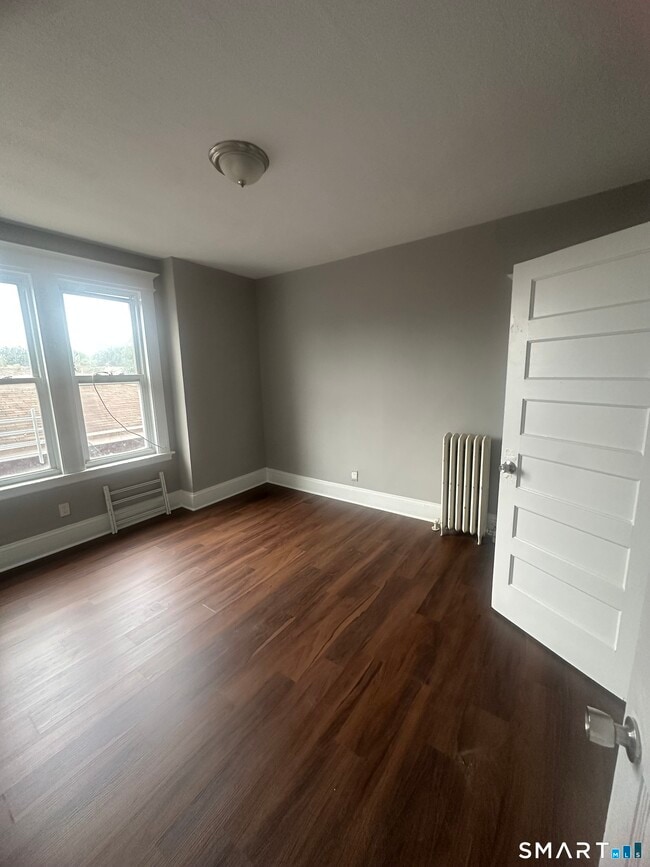 Photo - 1155 Broad St