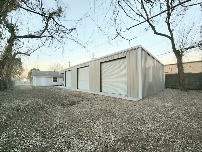 Photo - 7050 Jay St
