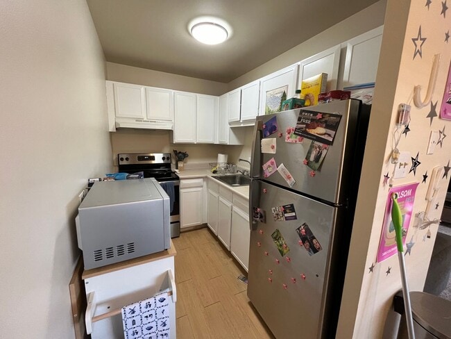 Photo - Large 1 BR Condo Available 08/15/2026! Great Location!