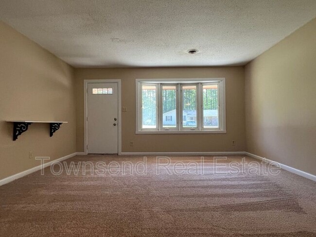 Photo - 5675 Livingston Dr