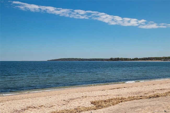 Photo - 4 Shorewood Dr