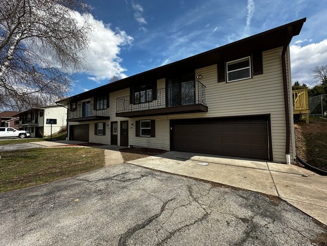 Photo - 2746 Nicolet Dr