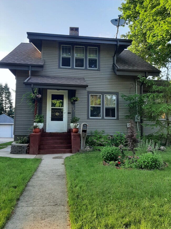 Photo - 329 E 3rd St