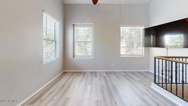 164 W Campbell Ct
