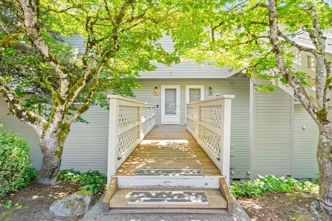 Photo - Beautiful, bright 2-bdrm/2.5-bath Lake Oswego condo. W/D, covered parking, pool, serene setting
