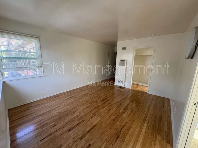 Photo - 124 S Park View St Unidad 6