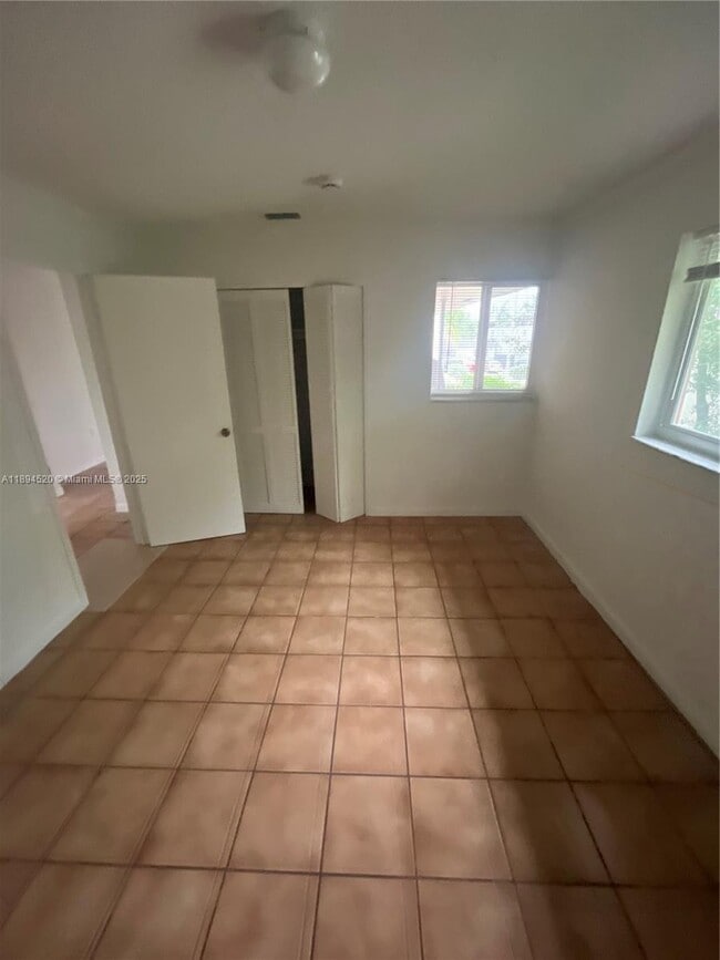 Photo - 415 E 24th St Unidad 3