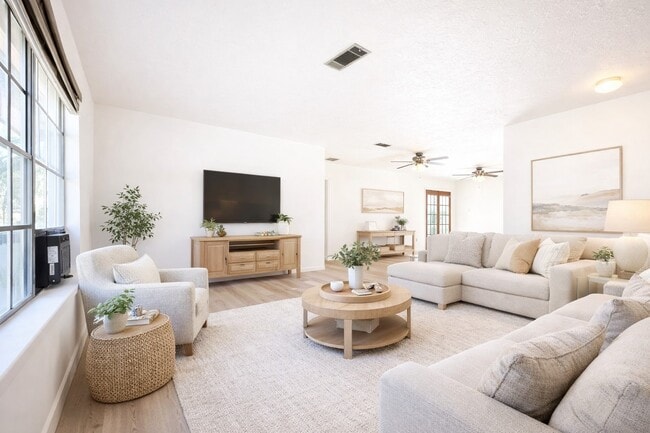 Photo - 1220 Kelving Way