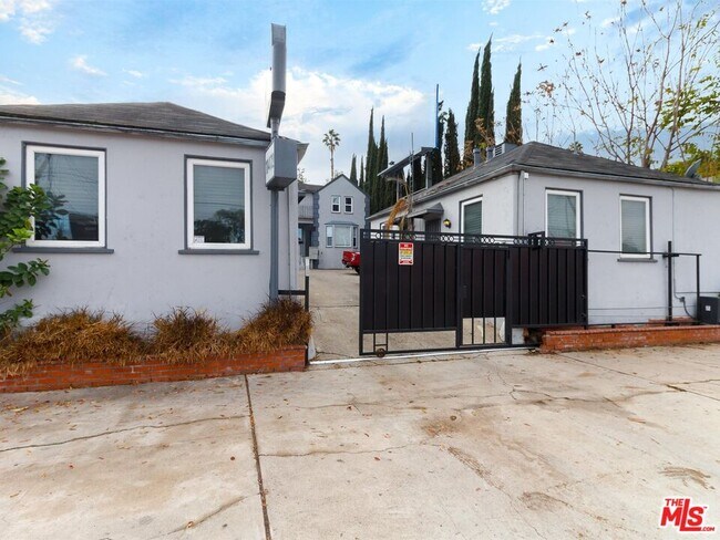 Photo - 11472 Ventura Blvd Unit B