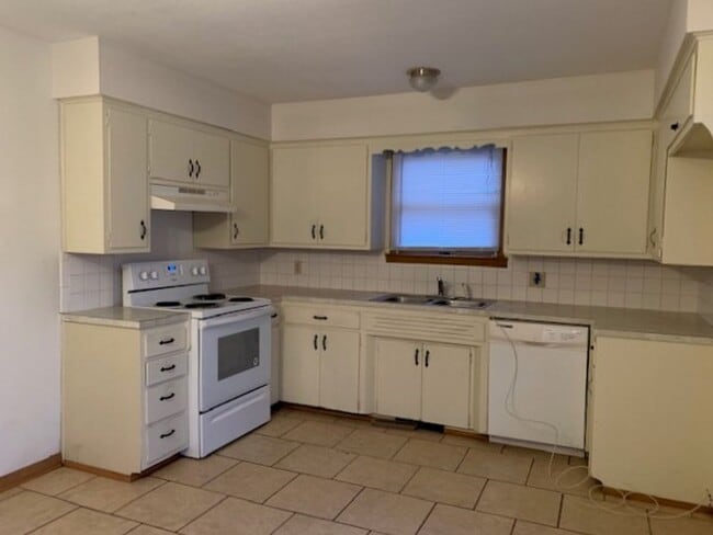 Photo - Great Location - 3 bedroom home available!