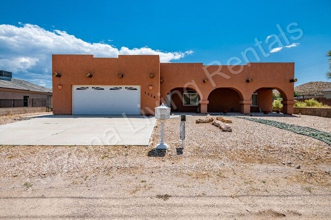Building Photo - BEAUTIFUL SOUTHWEST HOME