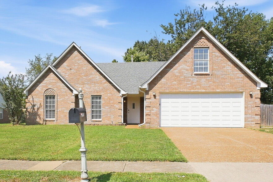 6752 Oakmoor Cir S